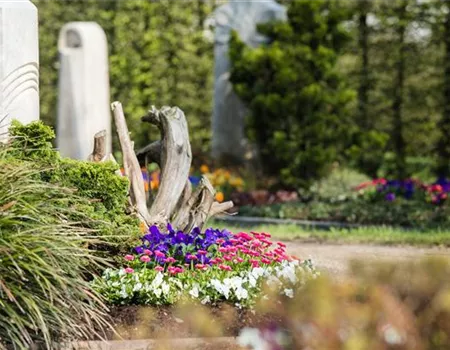 Einen Platz zum Erinnern schaffen mit der richtigen Trauerfloristik Einen Platz zum Erinnern schaffen mit der richtigen Trauerfloristik