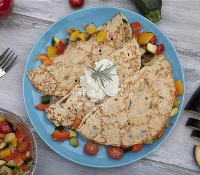 Currykraut-Pfannkuchen mit pikanter Gemüsefüllung Currykraut-Pfannkuchen mit pikanter Gemüsefüllung